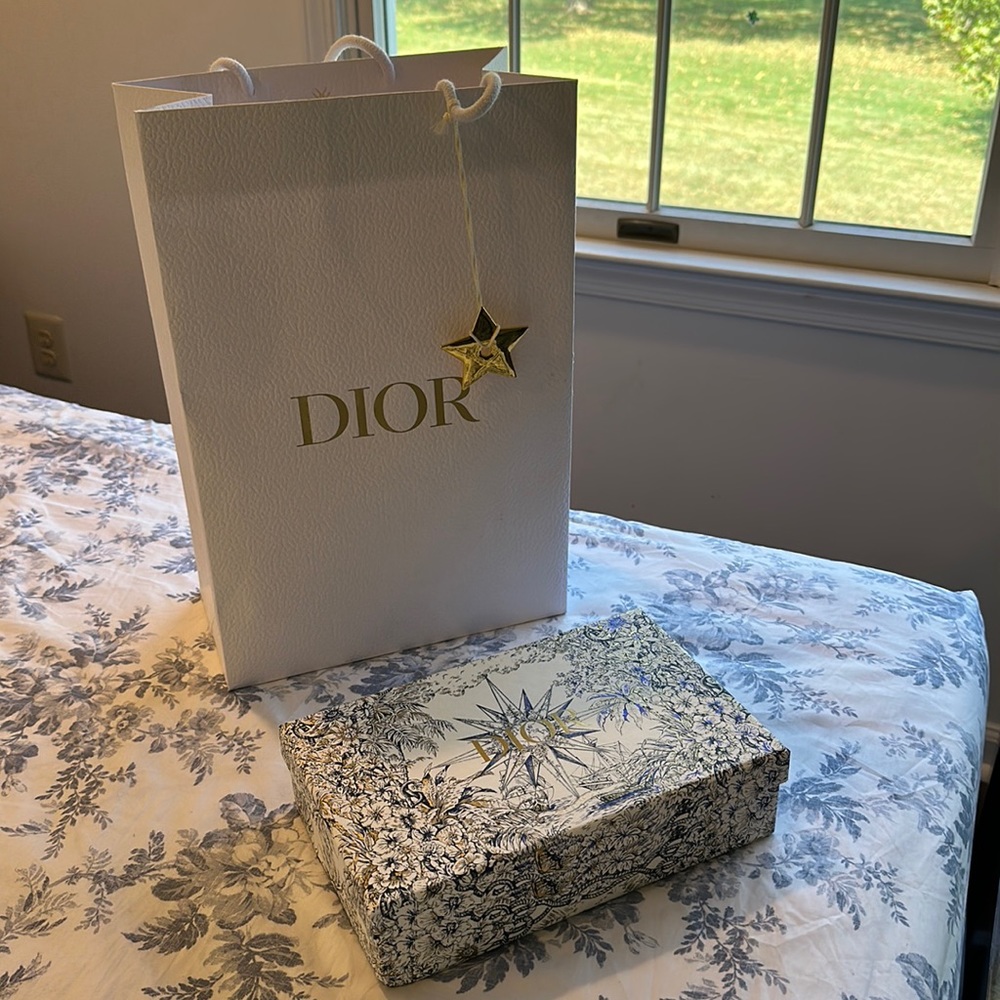 Dior box with paper bag and metal star